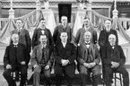 Hedesunda Missionsförsamlings styrelse på 1930-talet.
Stående från vänster: Erik Lund (Ölbo), Karl Uggla (Brunn), Bernard Vickström (Ölbo), Jakob Svedlund (Svarta), Arvid Qvist (Brunn).
Sittande från vänster: Per Gustavsson (Ölbo), Gustav Eriksson (Ölbo), församlingens pastor John Björklund, Erik Lund (Ölbo) och Erik Andersson (Ås).