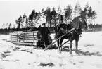 Konrad Öster, Österbyggebo,
med massavedsfora. Då veden endast är randbakad torde bilden vara tagen före 1930.