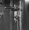 Bengtssons Tobakshandel
Nygatan 25-27.
Kvarteret 3-4.

Dörren till kontoret.
Detalj av handtaget sett från butikssidan.