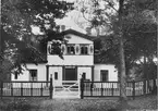 Lövudden byggdes 1869. Ursprungligen hade byggnaden ett plan.
Tillbyggdes senare. Huset uppfördes till fröken Suve, svägerska till
brukspatron Söderhielm.
