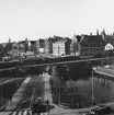 Gavleån västerut. Mitt i bilden syns järnvägsbron.
Bilden tagen från Dalapalatset.