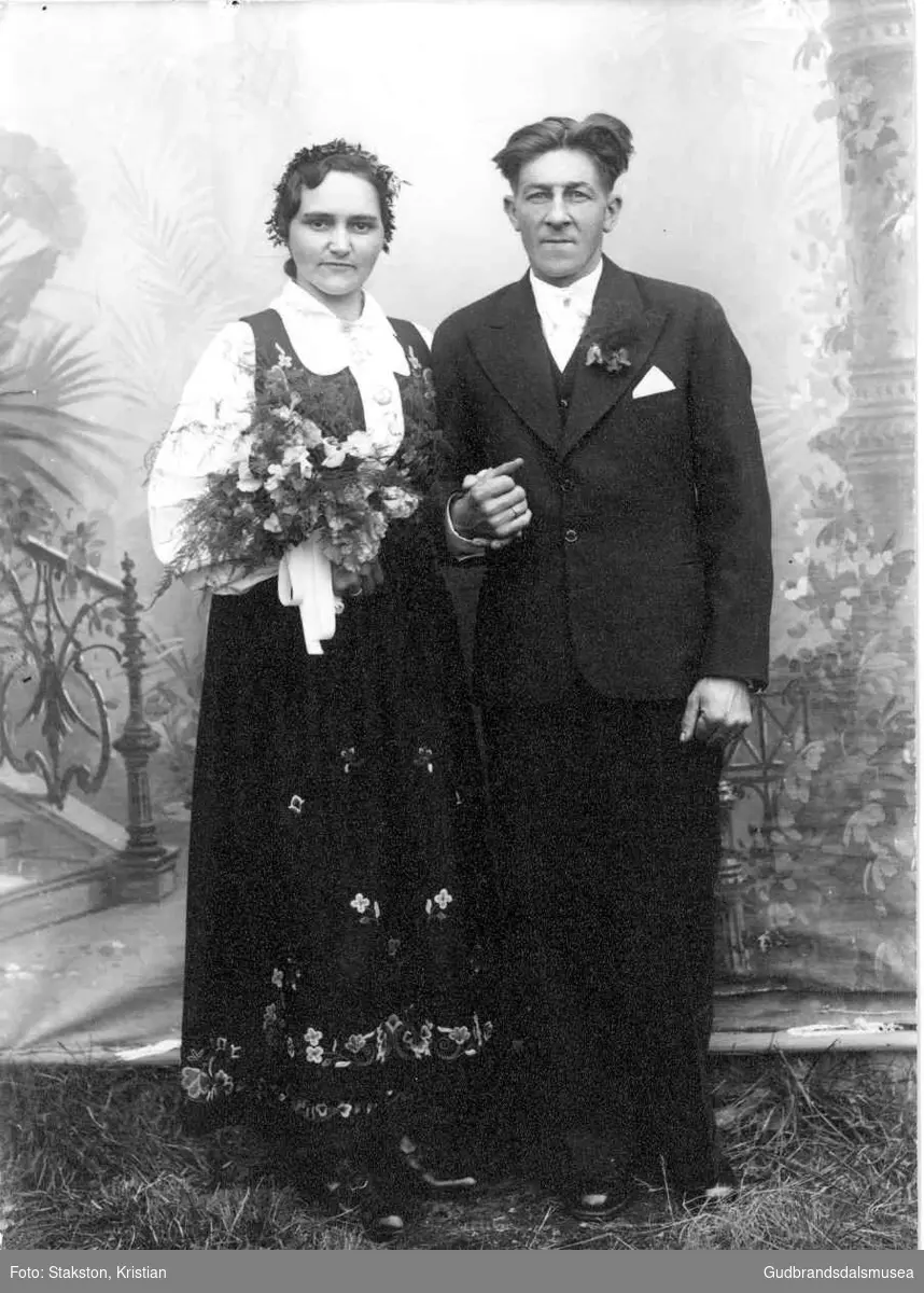 Brudeparet Magne Brustugun (f. 1910) og Gudrun Brustugun (f. Hosar 1913)