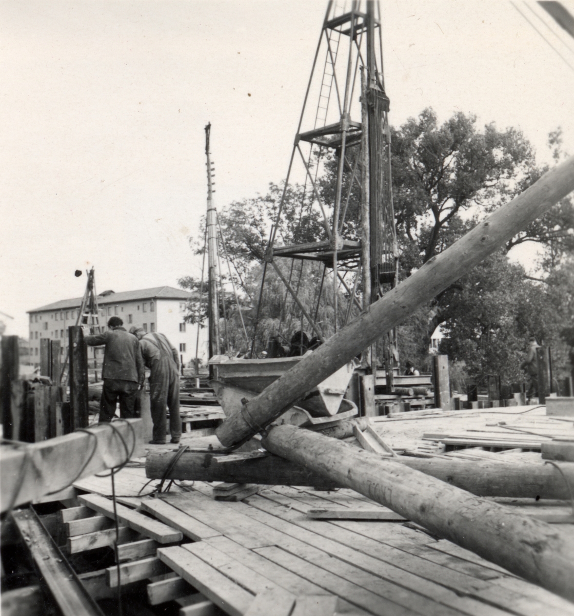 Drottningbron byggs.