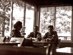 Orig. text till bilden: Saabs semesterstuga vid Roxen, Ekäng