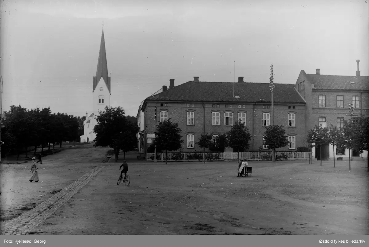 Hamar domkirke og Kirkegata i Hamar.