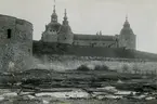 Utgrävningen i Slottsfjärden 1932-1934 med ledning av Harald Åkerlund, och bedrevs som AK-arbete. 

Fyllmassorna användes för att bygga upp nuvarande Tjärhovet. I den syrefattiga leran hade det organiska materialet bevarats väl, varför man förutom keramik även fann ett flertal fartyg samt smärre fynd som handskar och skor.