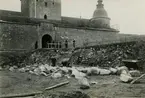 Utgrävningen i Slottsfjärden 1932-1934 med ledning av Harald Åkerlund, och bedrevs som AK-arbete. 

Fyllmassorna användes för att bygga upp nuvarande Tjärhovet. I den syrefattiga leran hade det organiska materialet bevarats väl, varför man förutom keramik även fann ett flertal fartyg samt smärre fynd som handskar och skor.