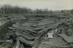 Utgrävningen i Slottsfjärden 1932-1934 med ledning av Harald Åkerlund, och bedrevs som AK-arbete. 

Fyllmassorna användes för att bygga upp nuvarande Tjärhovet. I den syrefattiga leran hade det organiska materialet bevarats väl, varför man förutom keramik även fann ett flertal fartyg samt smärre fynd som handskar och skor.