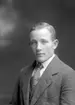Gaveriarbetare Simon Lundgren född 1898 i Södra Åbyggeby, Hille. Död 1981 i Sandviken. Bror till Arvid Lundgren. Anställd hos Mattons Läderfabrik. Son till Anders Lundgren Hille. Född 1858. Källor: Sveriges Dödbok 1947-2006. Sveriges Befolkning 1900