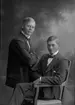 C. G. Hallenberg stående och Linus Olsson. Båda Gårdskär