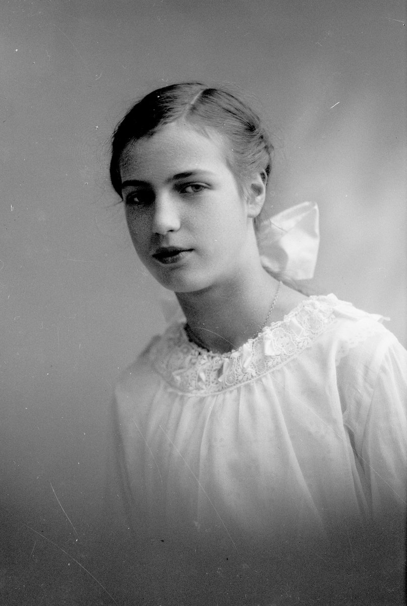 Irma Larsson, Magasingatan 25, Strömsbro
