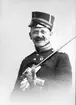 Löjtnant Axel Willners. I 14 Kungsbäck. Tjänstgjorde som musikdirektör. Far till Radiomannen Bo Willners född 1900.