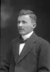 Karl Bernhard Östrand (född 1882). Slöjdlärare vid Östra Skolan 1929. Källa: C E Lundén, Gävle Folkskolors historia (1942)
