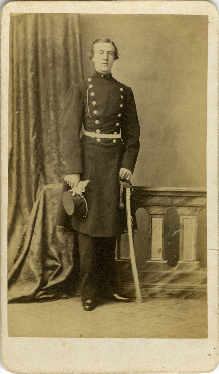 Porträtt av underlöjtnant Carl Gustaf Wrangel.