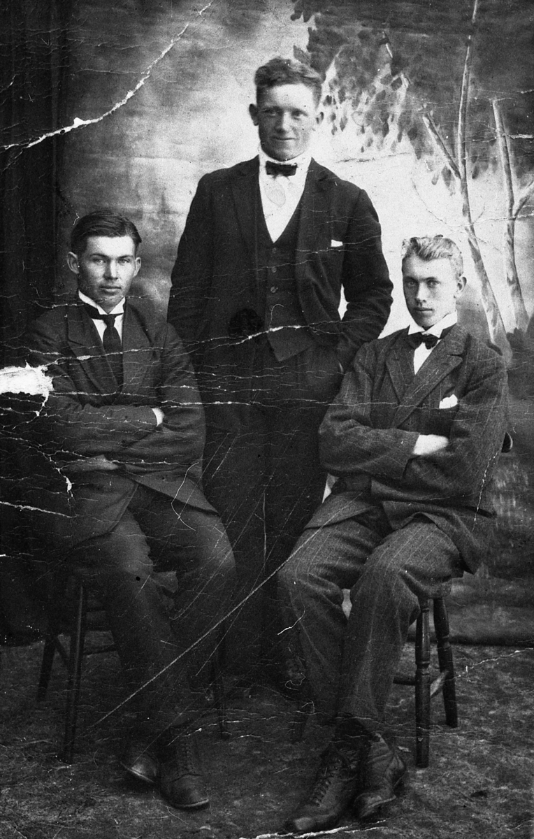 Portrett av Leif Isaksen, Sigvart Andersen og Jørgen Jørgensen fra Tranøy, ca 1926