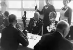 Lunch i personalmatsalen med hans majestät konungen vid livregementets 300-årsjubileum i Örebro 27/8 1967.