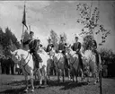 Standar och standarvakt vid avtäckningen av minnesstenen vid Fellingsbro 6/6 1948.