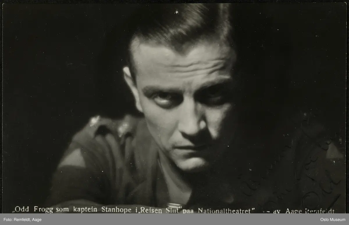 portrett, mann, skuespiller, rollebilde, Kaptein Stanhope i "Reisen slutt" på Nationaltheatret, brystbilde, kostyme