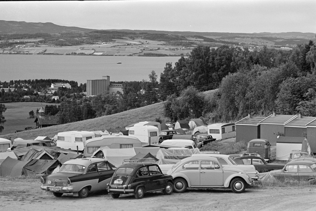 Hedmarkstoppen, Pinsevennstevne, Campingplass, biler, telt, utsikt, Mjøsa, Helgøya, 