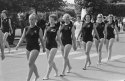 Hamar, turnoppvisning, turnere, defilering i Strandgata,50. 