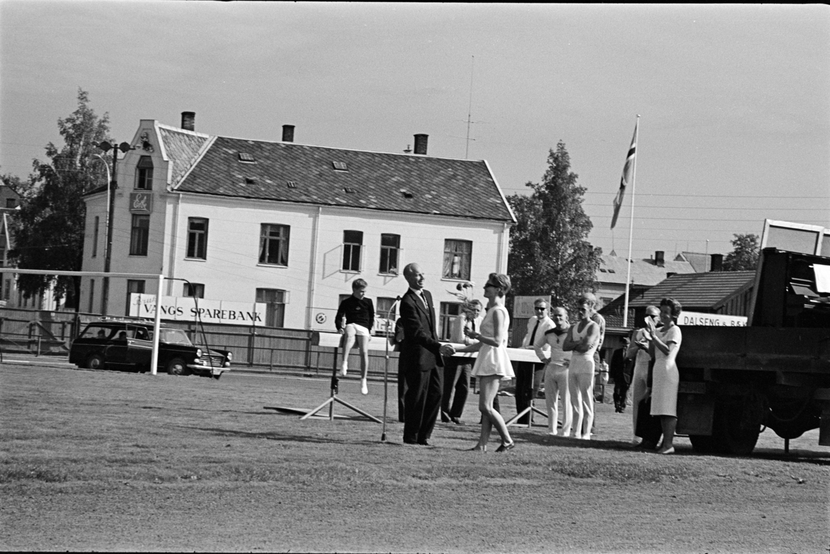 Hamar, turnoppvisning, turnere, Hamar stadion,50. Oplandske kretsturnstevne. Hamar idrettslags turngruppe 75 år.