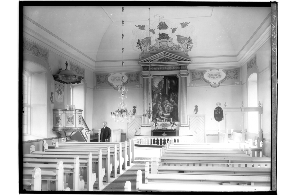 Ekeby kyrka, interiör av kyrkorummet från läktaren.
Beställningsnr. EY-306.