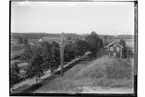 Järnvägsstationen och bangården, tvåvånings bostadshus.
C. M. Thule