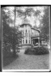 Adolfsberg, Örebro
Tvåvånings sekelskiftes villa i trä, med 