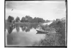 Djurklous monuments avtäckning.
Roddbåtar på Kvismare kanal.
Beställningsnr. AR-709.