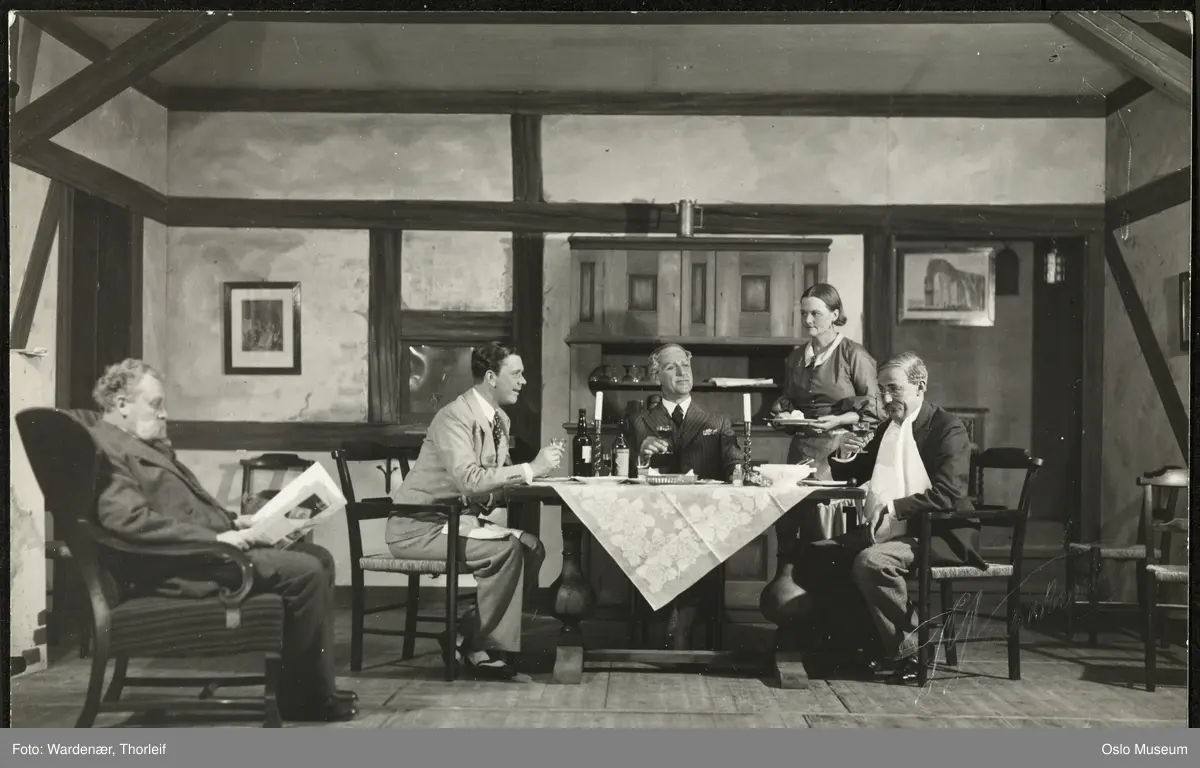 scenebilde, menn, kvinne, skuespillere, rollebilde, Alice Greenleaf i "Stribukken" på Carl Johan Teatret