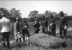 Utländskt besök på Strömsholm, övningar med flytsäck. Strömsholm 1910-11.