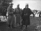 Fälttjänstövningar i Västergötland 1912 med 4. Skv K 7 i Malmö, skvadronchef löjtnant Ragnar Aaby- Ericsson. Vita band runt uniformsmössa markerar att skvadronen tillhör fiendesidan.