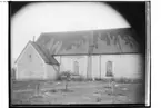 Sköllersta kyrka, kyrkans långsida och sakristian.