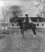 Lt R Aaby-Ericsson hemma på föräldragården Gåfvetorp i Småland.