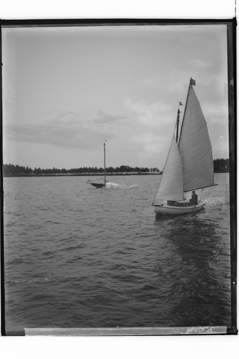 Segelsällskapet Hjälmaren.
Per Berglunds segelbåt  "Asta".