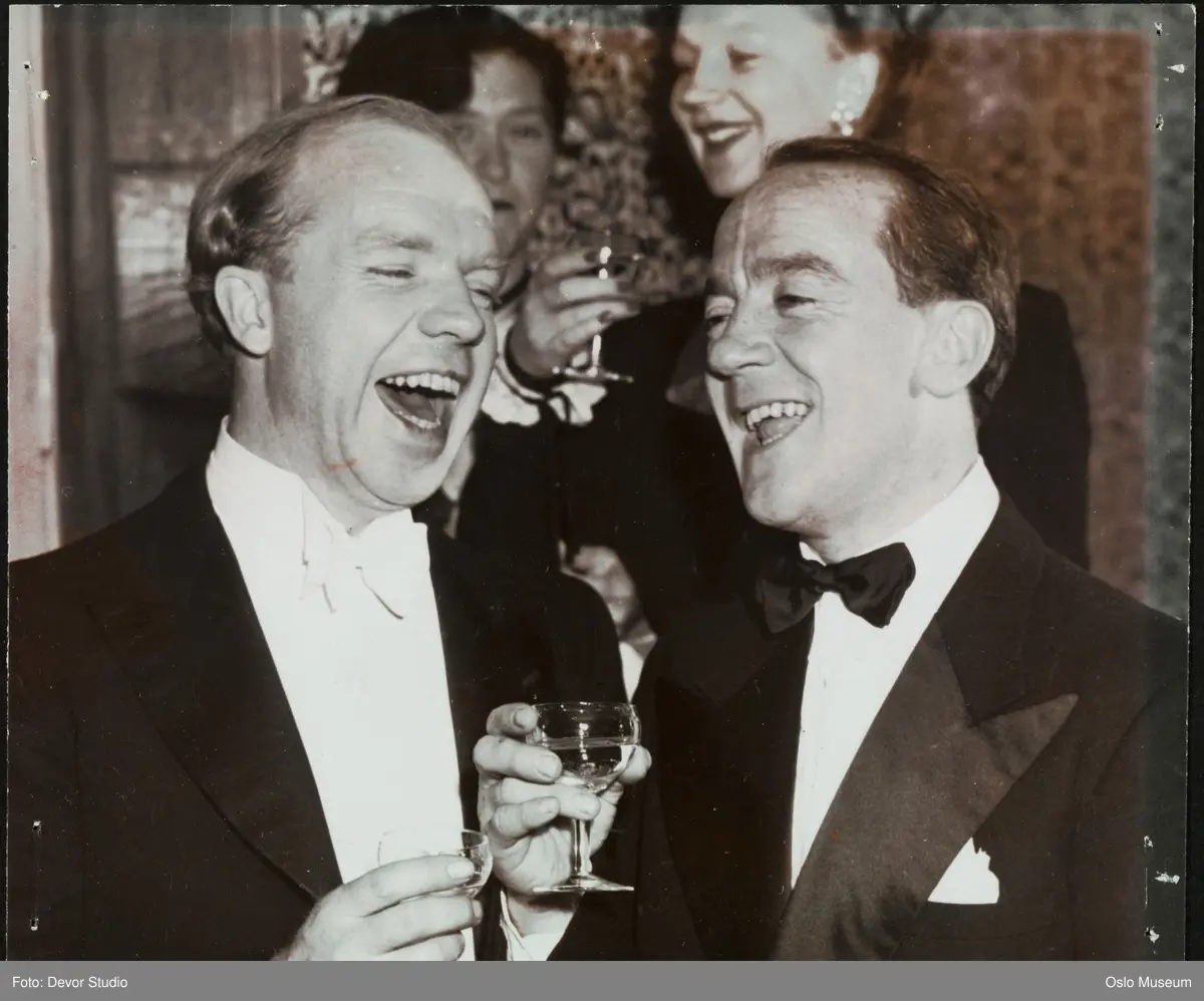 dobbeltportrett, menn, skuespillere, brystbilde, smoking, vinglass