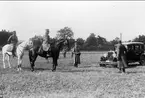 Pansarbilförsöken 1933-1935, diskussion på fältet söder kasern vid 