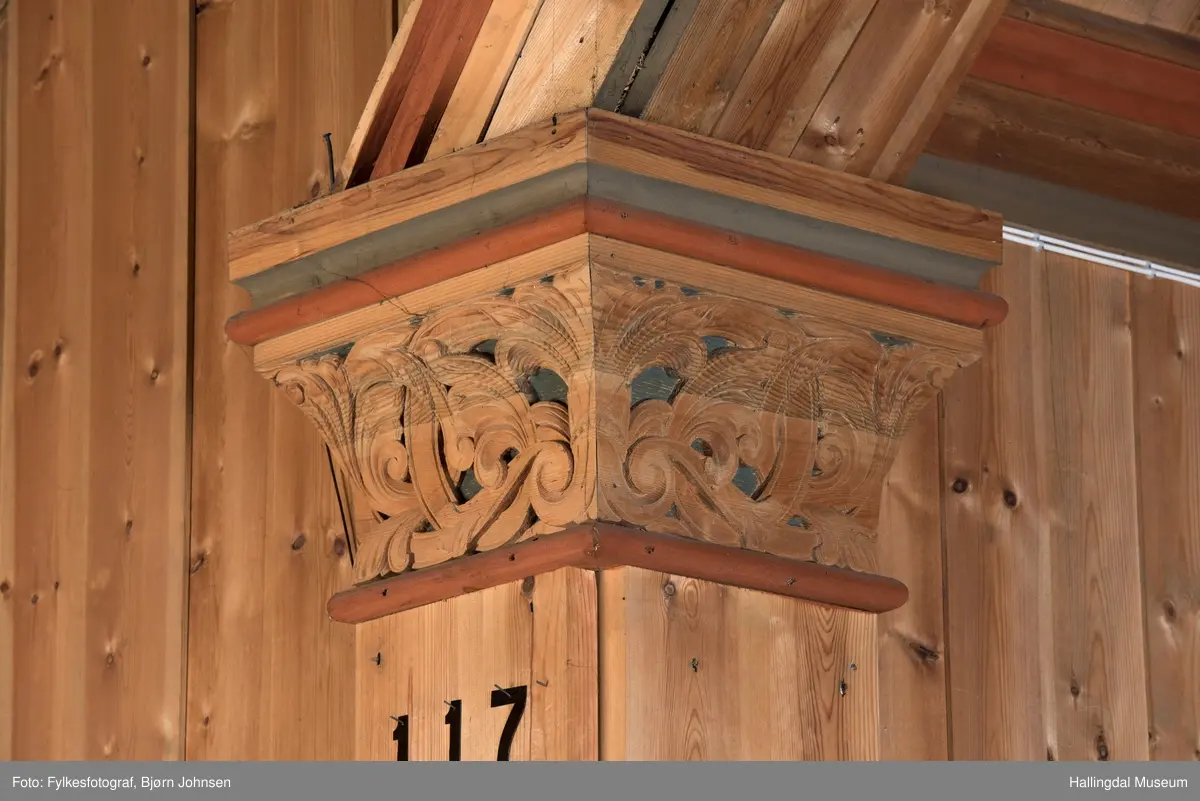 Nes kapell er gravkapellet på Nes kirkegård i Nesbyen i Buskerud fylke. Kapellet er en korskirke som ble oppført i 1953–54. Det er laget som en etterligning av den lokale stavkirken, som ble revet nesten hundre år tidligere. noe eksteriør og interiøret er eksempel på treskjæringer laget av Ole Isakbraaten.