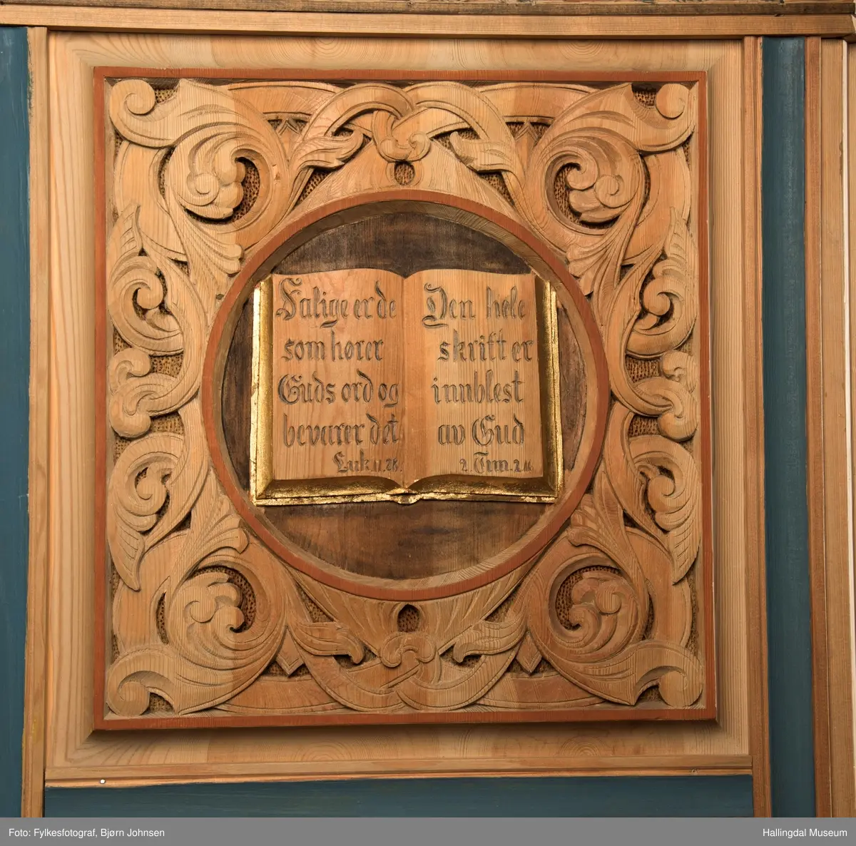 Nes kapell er gravkapellet på Nes kirkegård i Nesbyen i Buskerud fylke. Kapellet er en korskirke som ble oppført i 1953–54. Det er laget som en etterligning av den lokale stavkirken, som ble revet nesten hundre år tidligere. noe eksteriør og interiøret er eksempel på treskjæringer laget av Ole Isakbraaten.