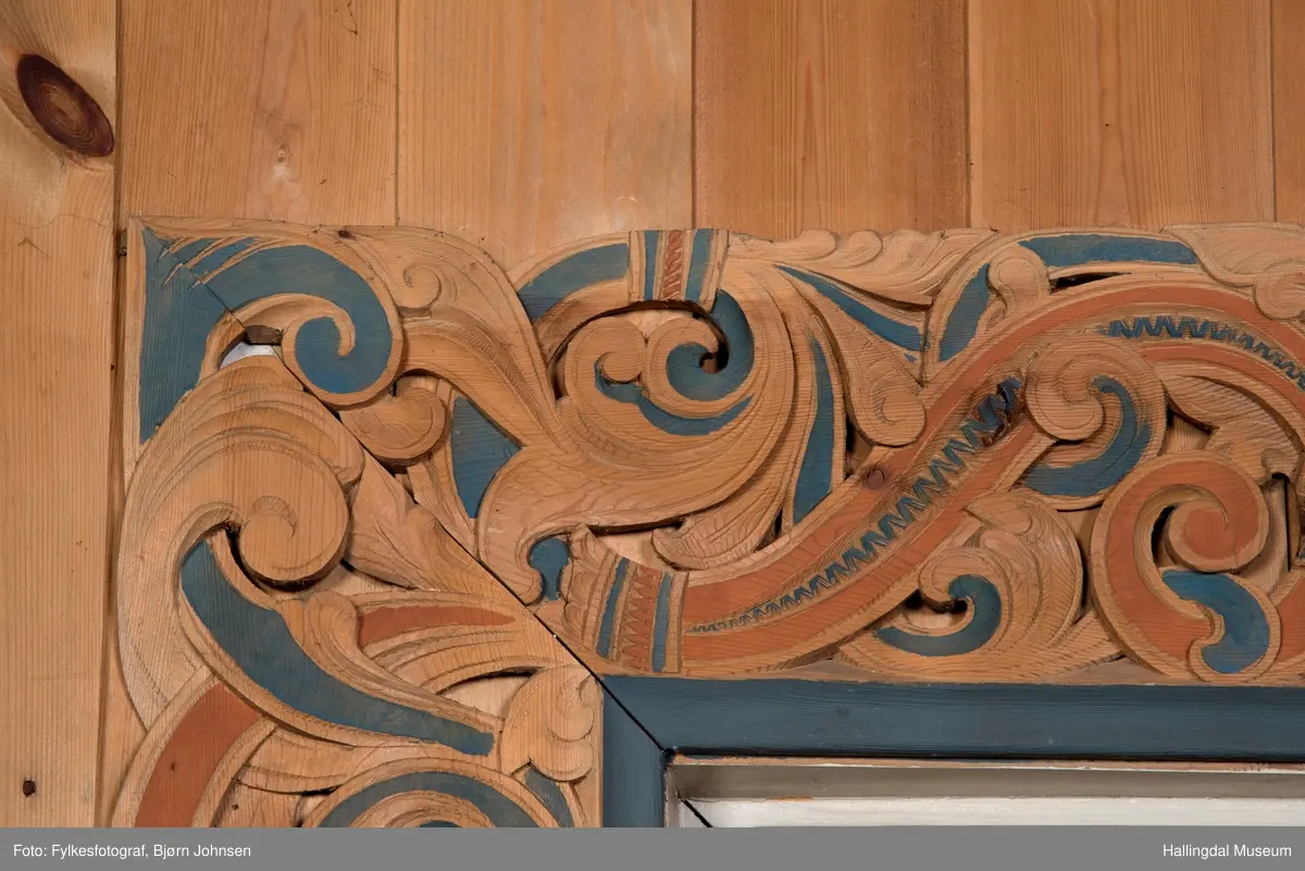 Nes kapell er gravkapellet på Nes kirkegård i Nesbyen i Buskerud fylke. Kapellet er en korskirke som ble oppført i 1953–54. Det er laget som en etterligning av den lokale stavkirken, som ble revet nesten hundre år tidligere. noe eksteriør og interiøret er eksempel på treskjæringer laget av Ole Isakbraaten.