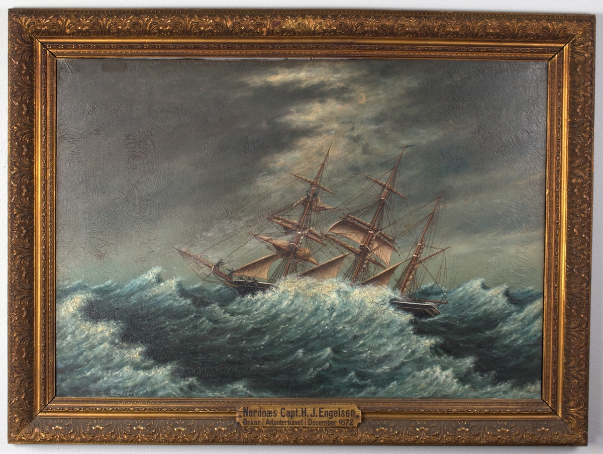 Barken NORDNÆS forliser i Atlanterhavet. Mannskap i baug og i framre mast arbeider med seilene.