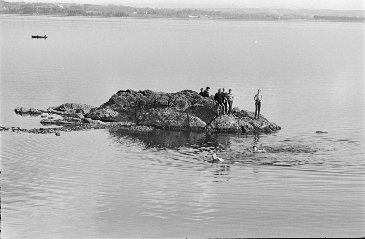 Domkirkeodden, Sjøormskjæret, "isbading", gutter,