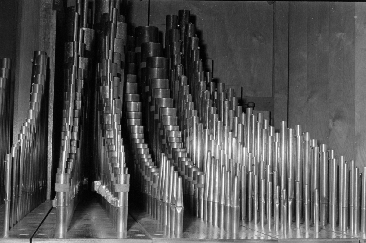 Øvre Vang kirke, montering av nytt orgel, april 1965.