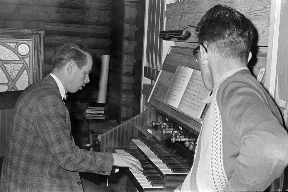Øvre Vang kirke, montering av nytt orgel, april 1965.