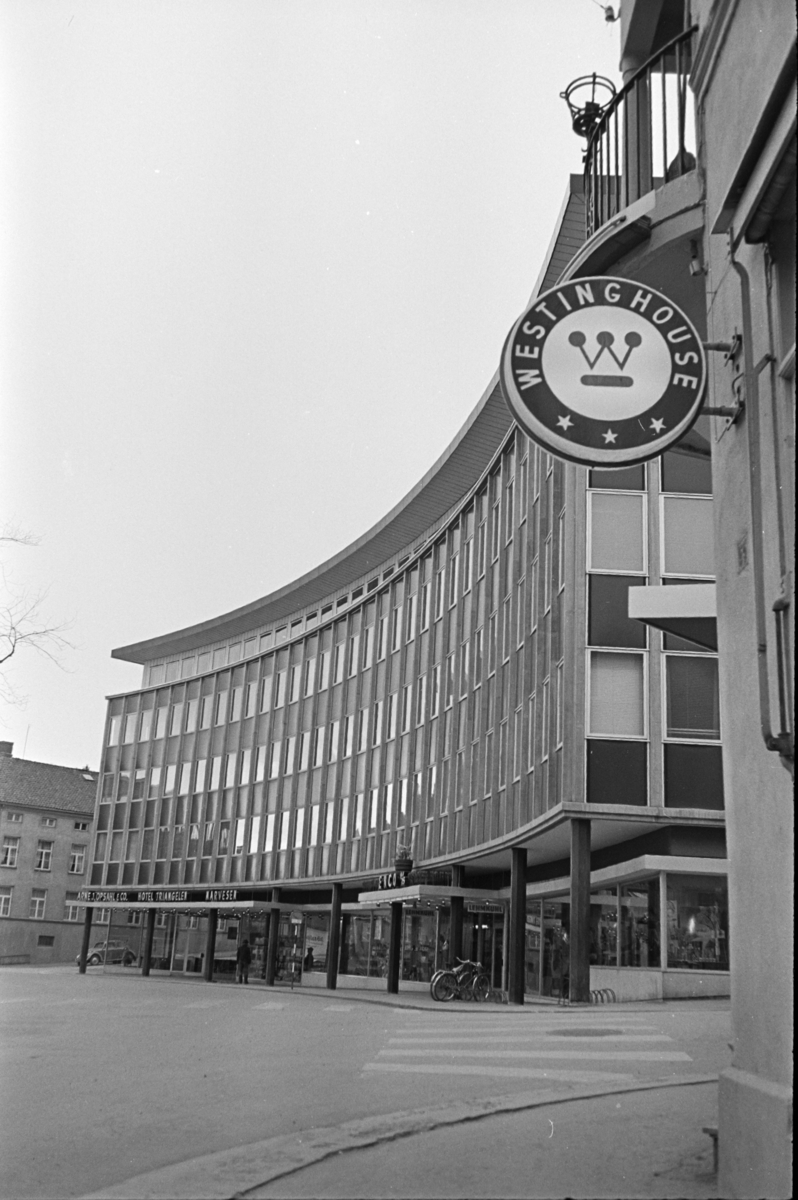 Torggata 63-65. Triangelbygget, Enco a/s Arne Opsahl & Co, Hotel Triangelen, Narvesen, reklameskilt "Westinghouse"
