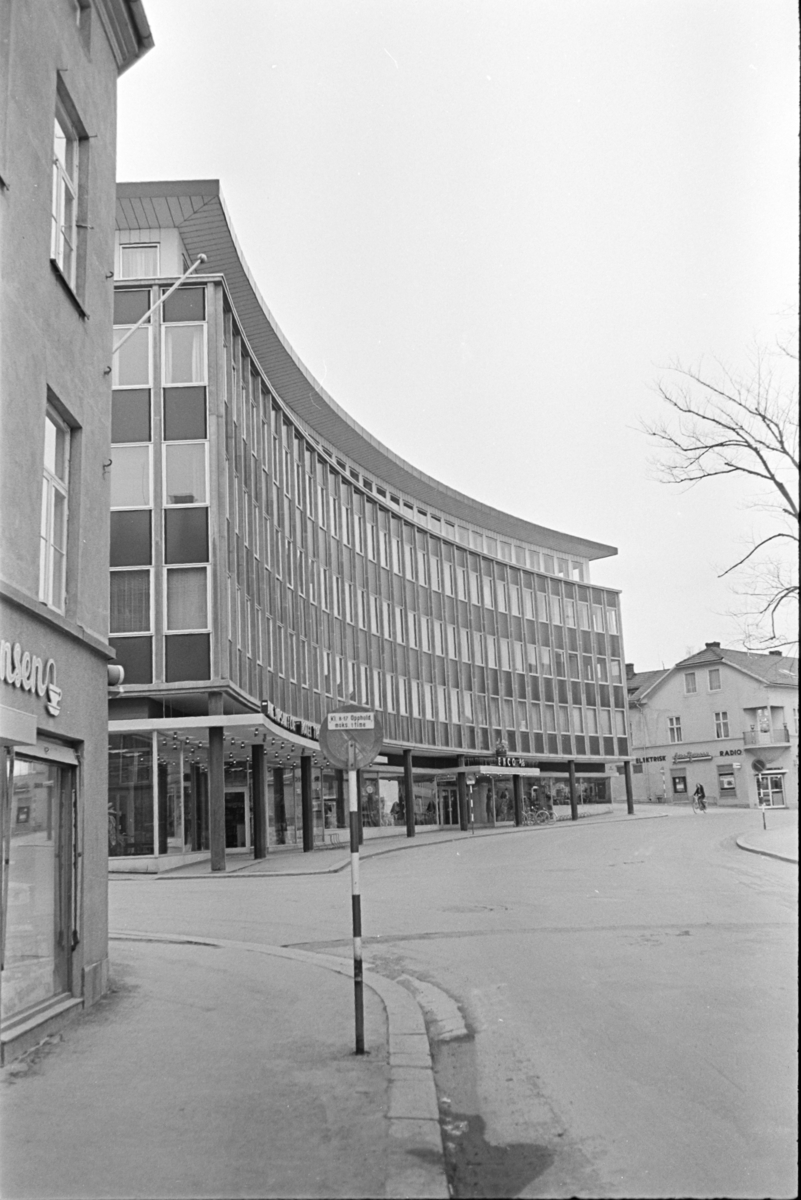 Torggata 63-65. Triangelbygget, Enco a/s Arne Opsahl & Co, Hotel Triangelen, Narvesen,