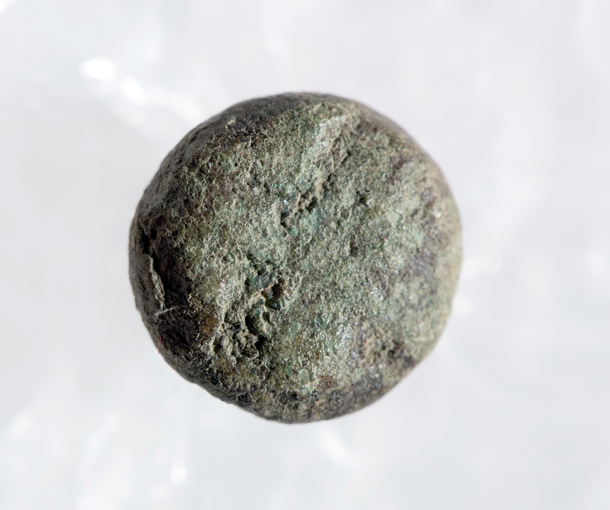 Under: korsformet, bredt preg.