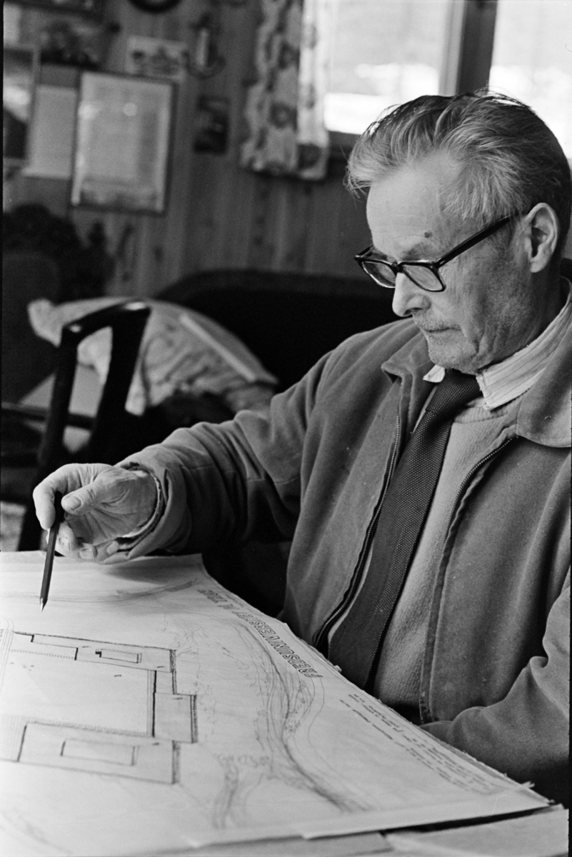 Arkitekt MNAL Terje Thorstensen. Gammelstuen, Kveberg. Plantegning av Fredsuniversitetet på Tron, Alvdal,