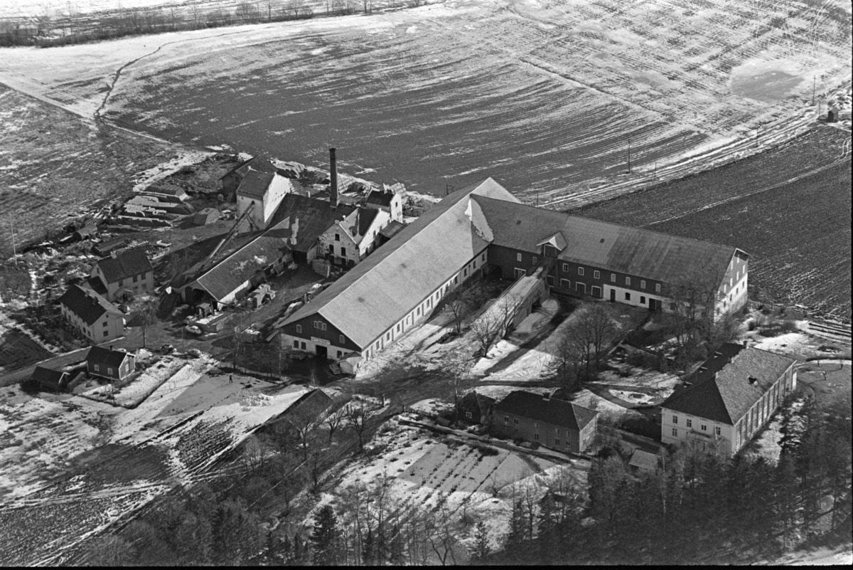 Sælid gard, brenneri, Vang H. flyfoto.