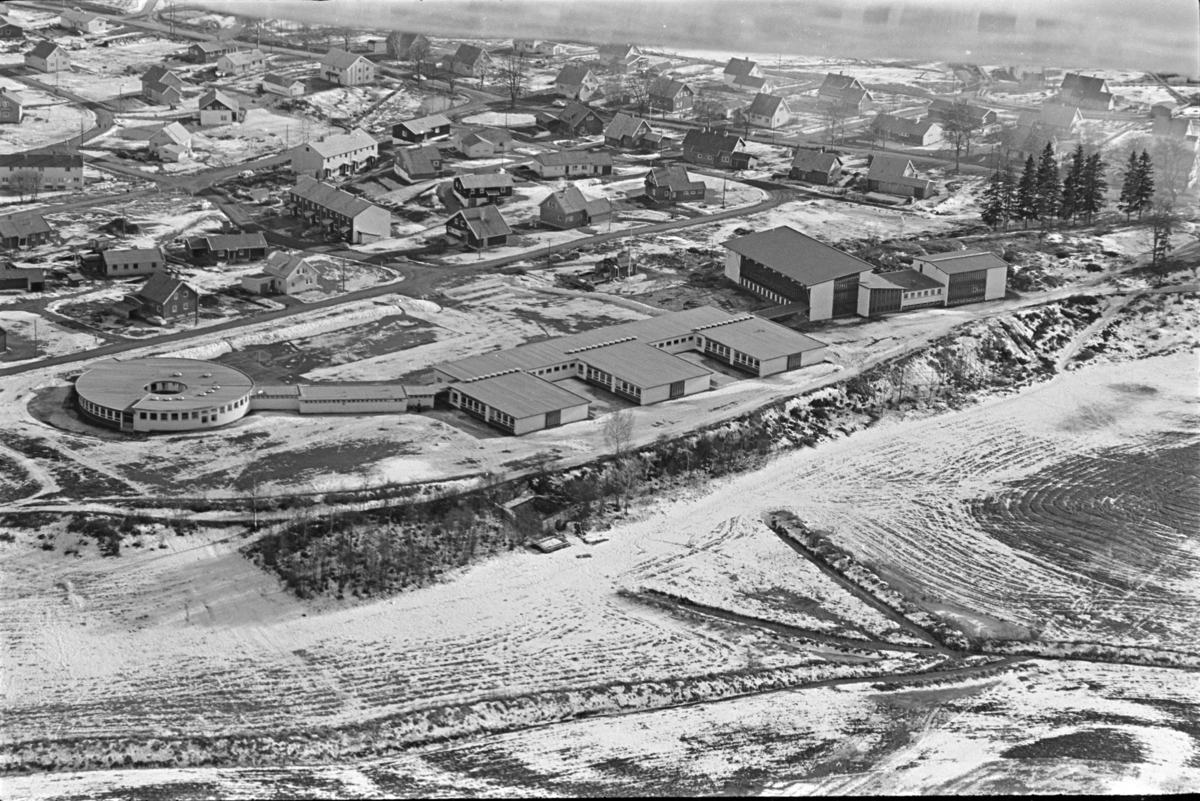 Ener ungdomsskole, Vang H. flyfoto.